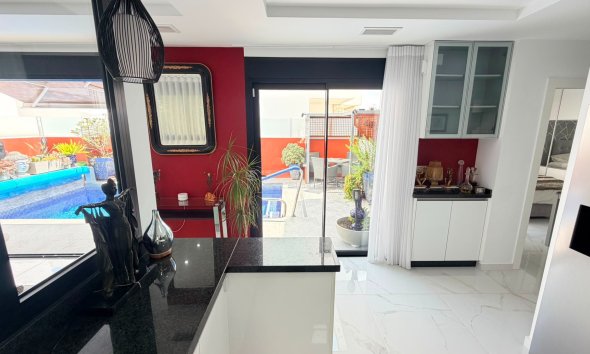Resale - Villa - Los Montesinos - La Herrada