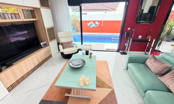Resale - Villa - Los Montesinos - La Herrada