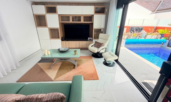 Resale - Villa - Los Montesinos - La Herrada