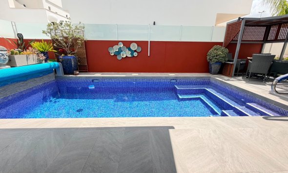 Resale - Villa - Los Montesinos - La Herrada