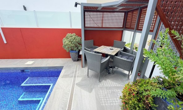 Resale - Villa - Los Montesinos - La Herrada