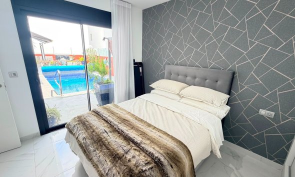 Resale - Villa - Los Montesinos - La Herrada