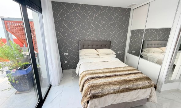 Resale - Villa - Los Montesinos - La Herrada