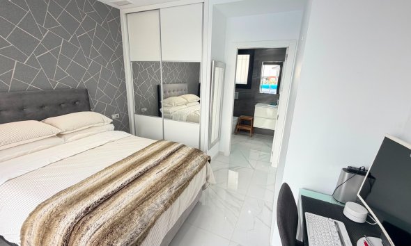 Resale - Villa - Los Montesinos - La Herrada