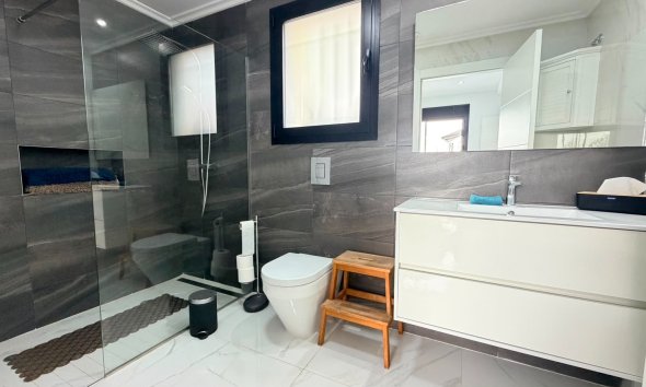 Resale - Villa - Los Montesinos - La Herrada