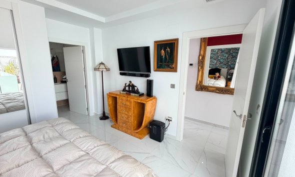 Resale - Villa - Los Montesinos - La Herrada
