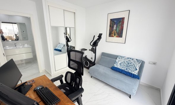 Resale - Villa - Los Montesinos - La Herrada