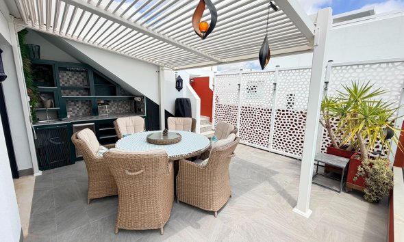 Resale - Villa - Los Montesinos - La Herrada