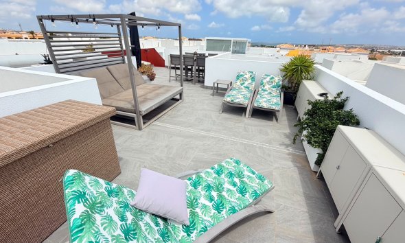 Resale - Villa - Los Montesinos - La Herrada