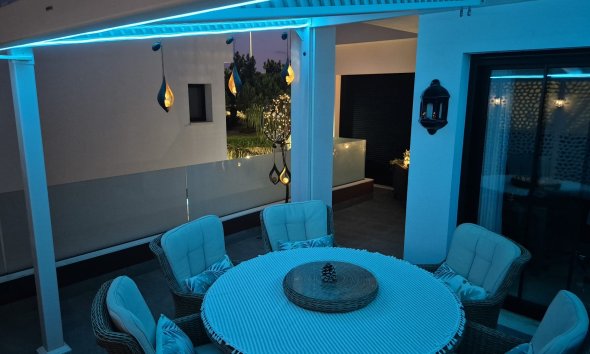 Resale - Villa - Los Montesinos - La Herrada