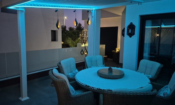 Resale - Villa - Los Montesinos - La Herrada