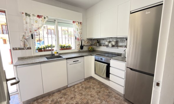 Resale - Terraced house / Townhouse - Orihuela Costa - La Zenia