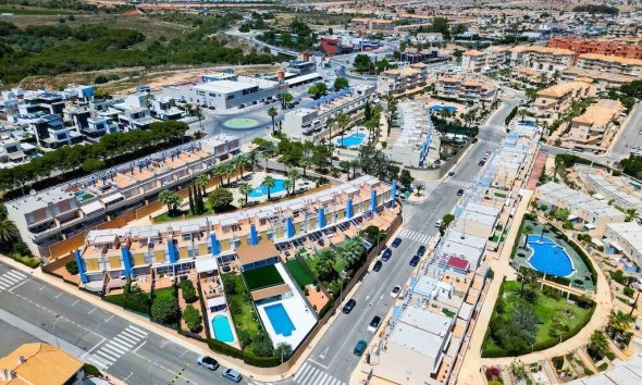 Resale - Terraced house / Townhouse - Orihuela Costa - Campoamor