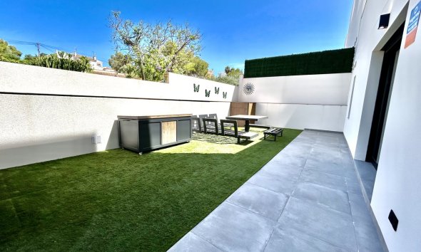 Resale - Villa - Orihuela Costa - Villamartín
