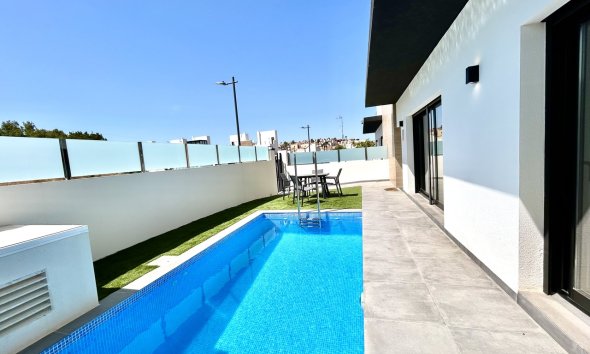 Resale - Villa - Orihuela Costa - Villamartín