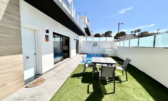 Resale - Villa - Orihuela Costa - Villamartín