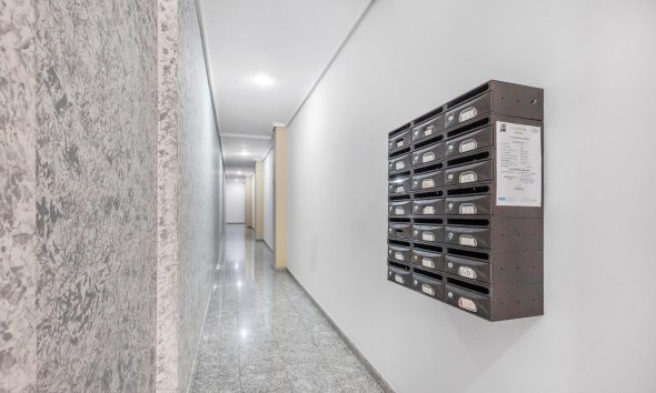 Reventa - Apartamento / Dúplex - Torrevieja