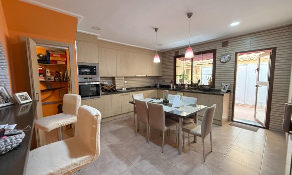Resale - Terraced house / Townhouse - Torrevieja - Los Balcones