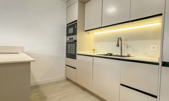 Resale - Apartment - Torrevieja - Acequion