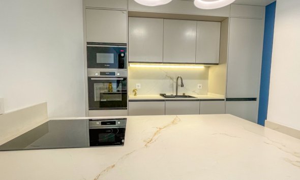 Resale - Apartment - Torrevieja - Acequion