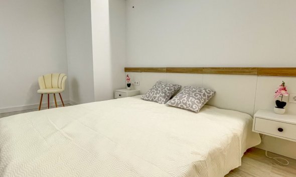 Resale - Apartment - Torrevieja - Acequion