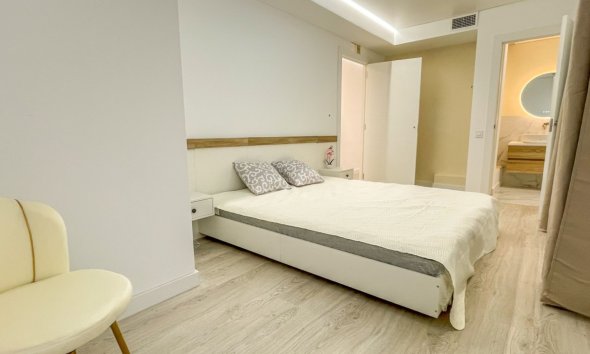 Resale - Apartment - Torrevieja - Acequion