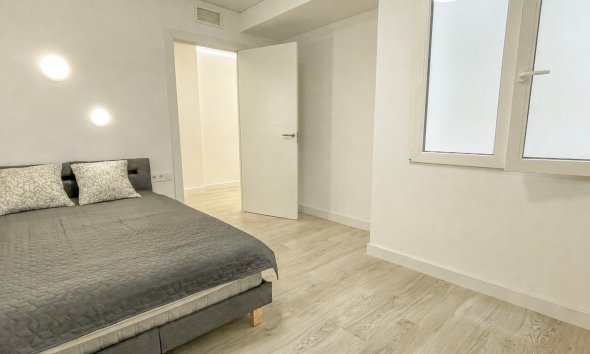 Resale - Apartment - Torrevieja - Acequion