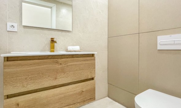 Resale - Apartment - Torrevieja - Acequion