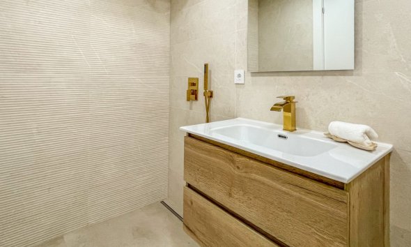 Resale - Apartment - Torrevieja - Acequion