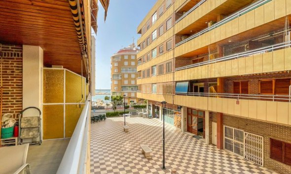 Resale - Apartment - Torrevieja - Acequion