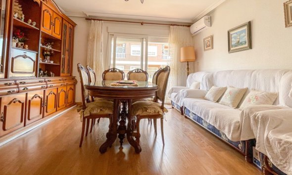 Resale - Apartment - Torrevieja - Acequion