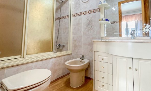 Resale - Apartment - Torrevieja - Acequion