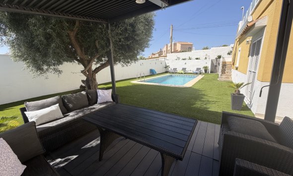 Resale - Villa - Orihuela Costa - Villamartín