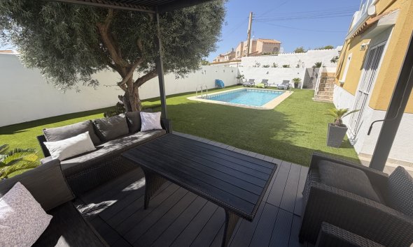 Resale - Villa - Orihuela Costa - Villamartín