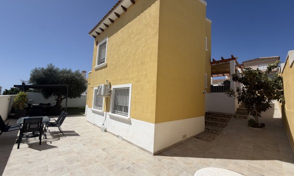 Resale - Villa - Orihuela Costa - Villamartín