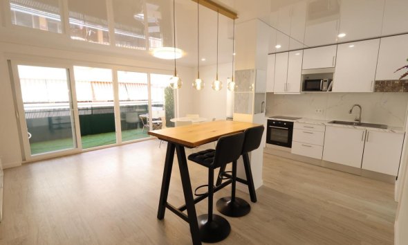 Resale - Apartment - Torrevieja - Acequion