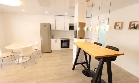 Resale - Apartment - Torrevieja - Acequion