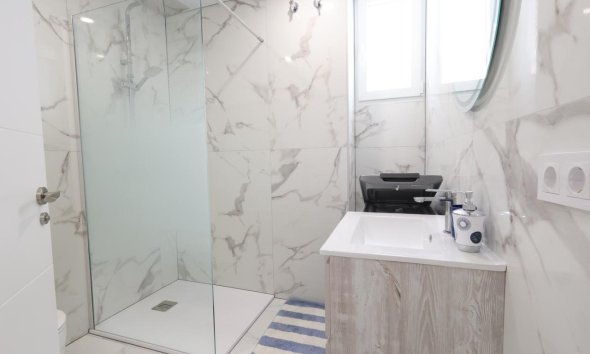 Resale - Apartment - Torrevieja - Acequion