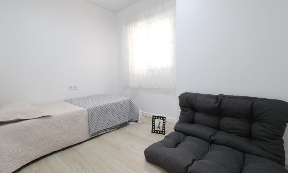 Resale - Apartment - Torrevieja - Acequion