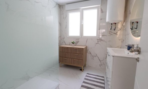 Resale - Apartment - Torrevieja - Acequion