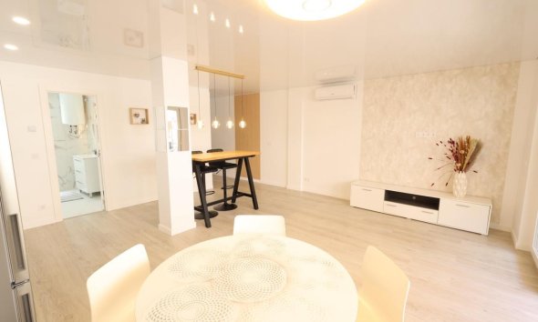 Resale - Apartment - Torrevieja - Acequion