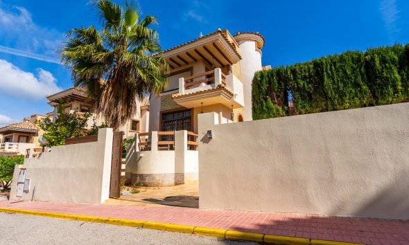 Resale - Villa - Orihuela Costa