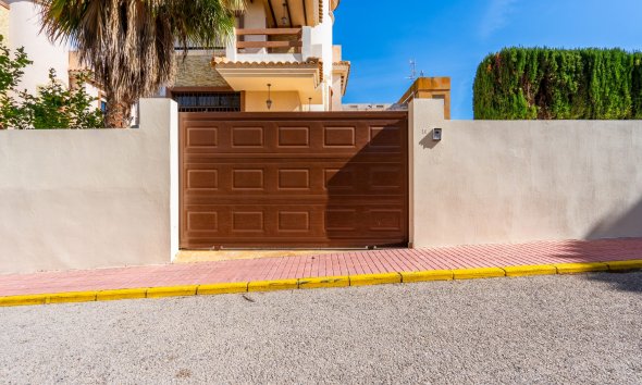 Resale - Villa - Orihuela Costa