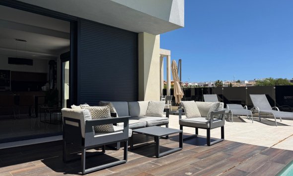 Resale - Villa - Orihuela Costa