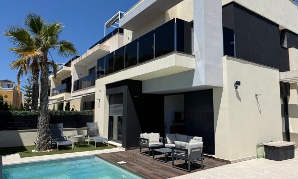 Resale - Villa - Orihuela Costa