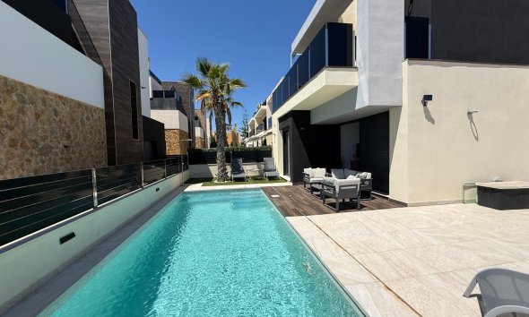 Resale - Villa - Orihuela Costa