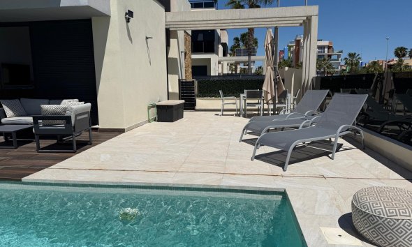 Resale - Villa - Orihuela Costa
