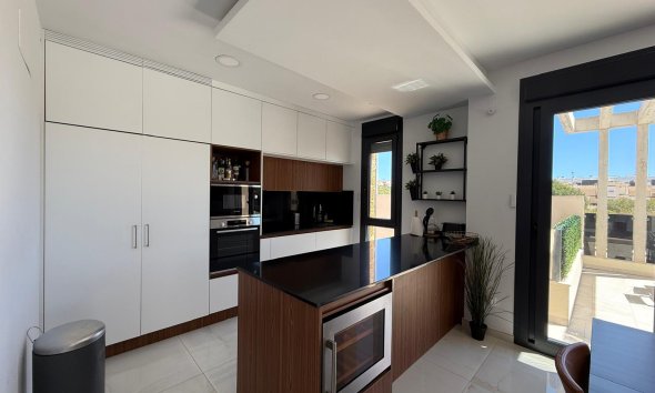 Resale - Villa - Orihuela Costa