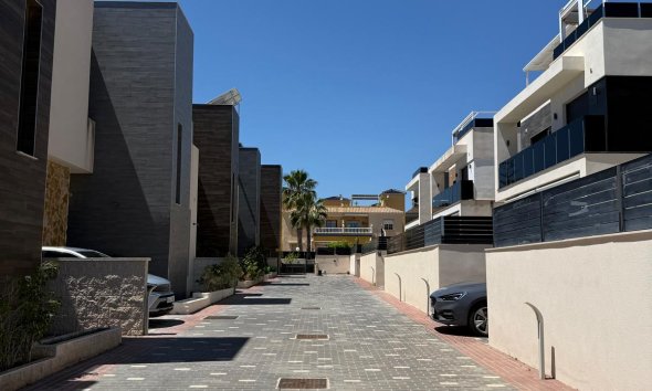 Resale - Villa - Orihuela Costa