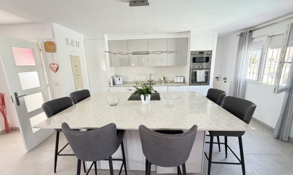Resale - Villa - San Miguel de Salinas